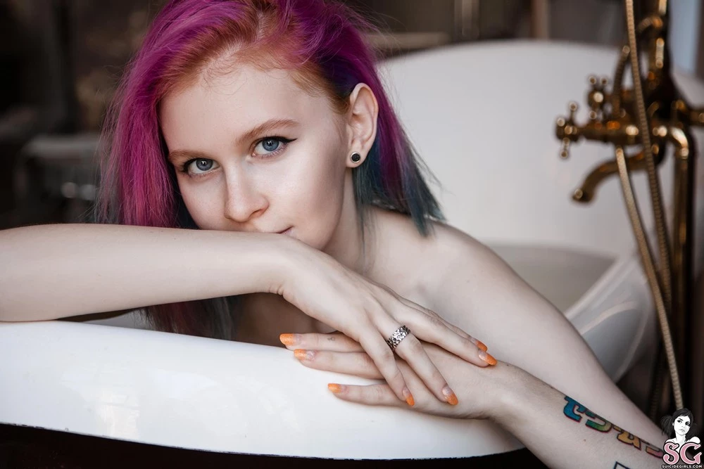 [Suicide Girls] Dolphie - Light Stream