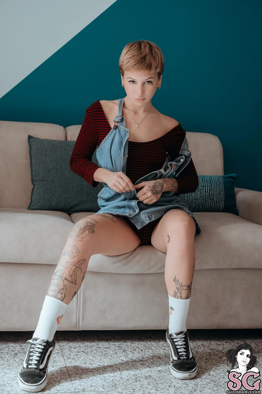 [Suicide Girls] Alyasuicide Blue House