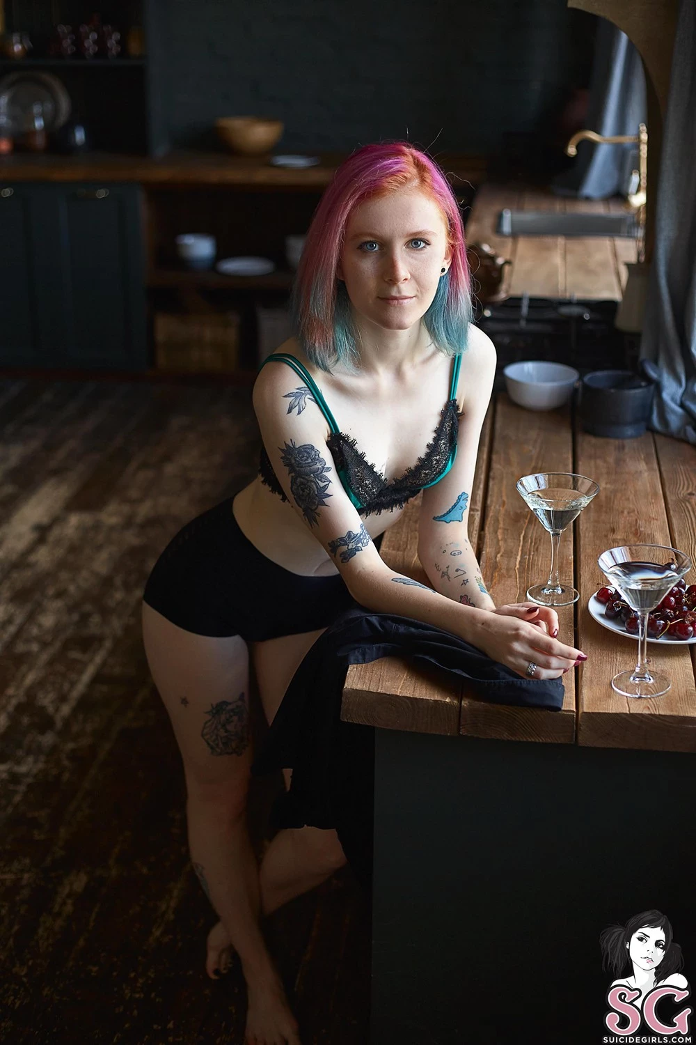 [Suicide Girls] Dolphie - Cherry Blossom