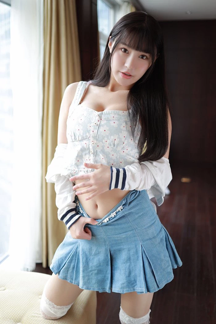 [网络收集]福利姬-小萌妹 童颜巨乳性感写真 [73P]