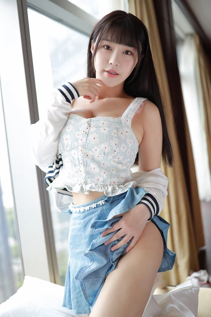 [网络收集]福利姬-小萌妹 童颜巨乳性感写真 [73P]