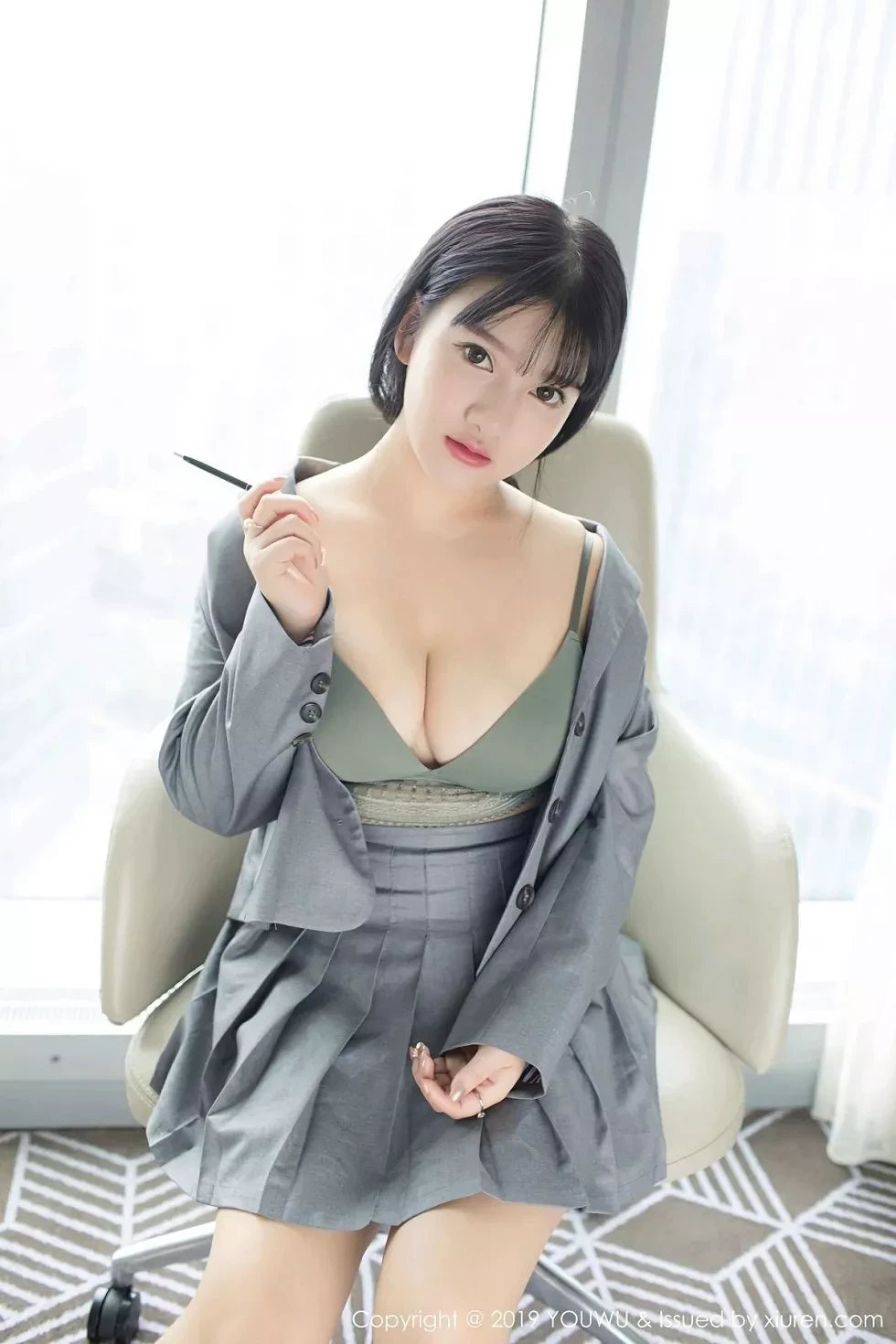 [YouWu尤物馆]Vol.138_巨乳嫩模小尤奈私房黑色高叉连体内衣秀傲人豪乳诱惑写真59P