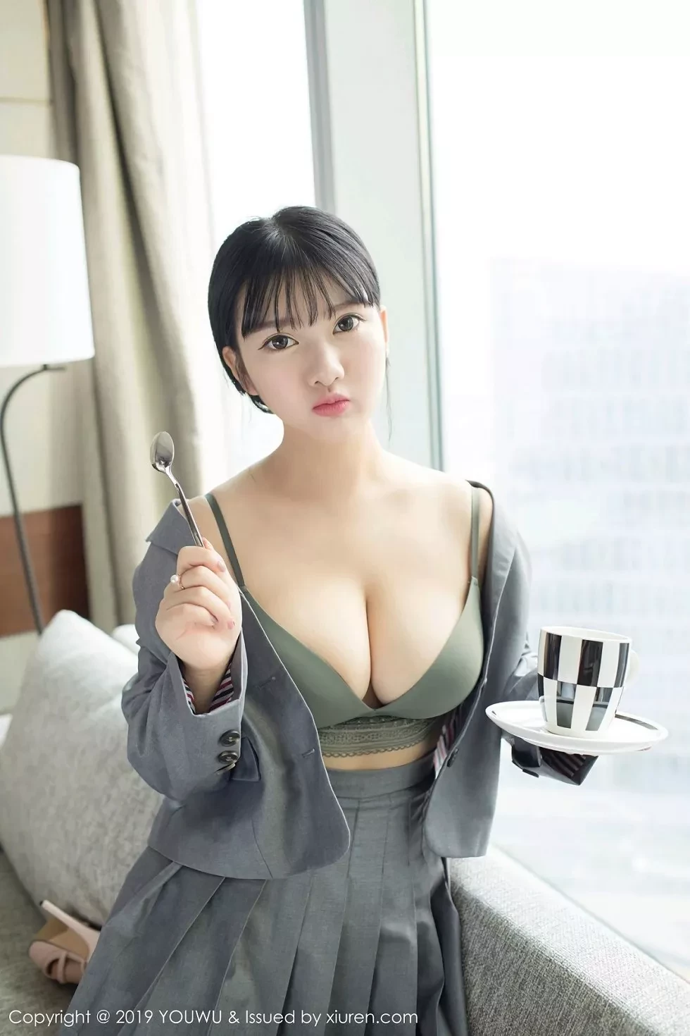 [YouWu尤物馆]Vol.138_巨乳嫩模小尤奈私房黑色高叉连体内衣秀傲人豪乳诱惑写真59P