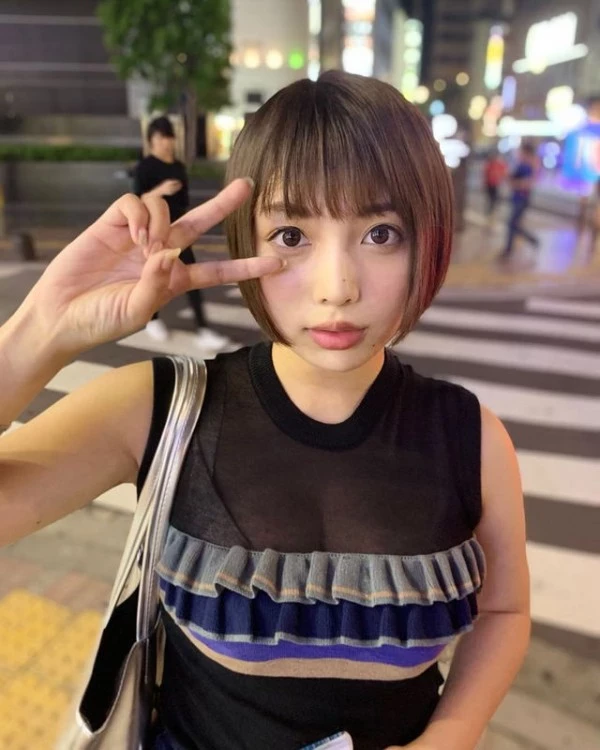 安位薫 周刊プレイボーイ掲载で话题の19歳爆乳少女 ZOZOSUITに続き新たな乳首见えて...