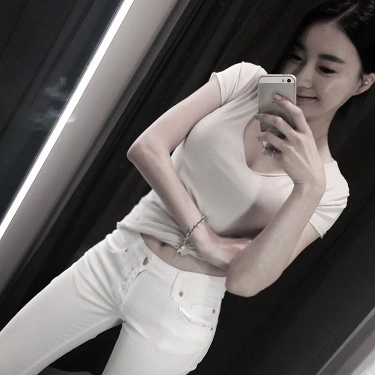 韩国娜美身材的长腿巨乳正妹 HanRan