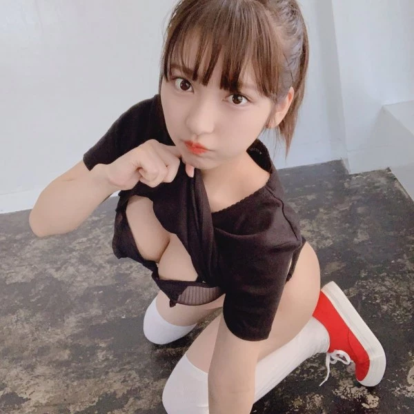 十味[20] ニコ动の元踊り手だった超絶美少女 可爱すぎるランジェリー姿でおっぱい...