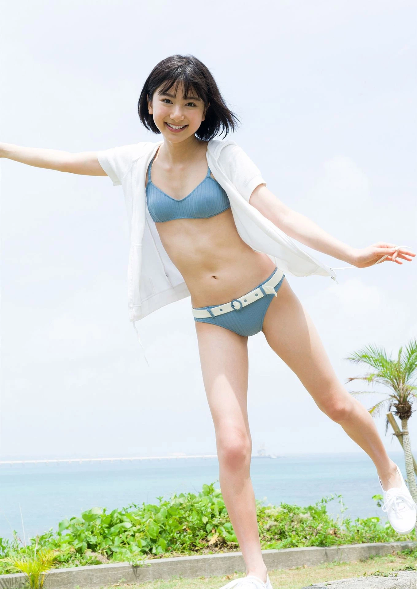 ショートヘアの新人美少女 池间夏海の水著グラビア画像