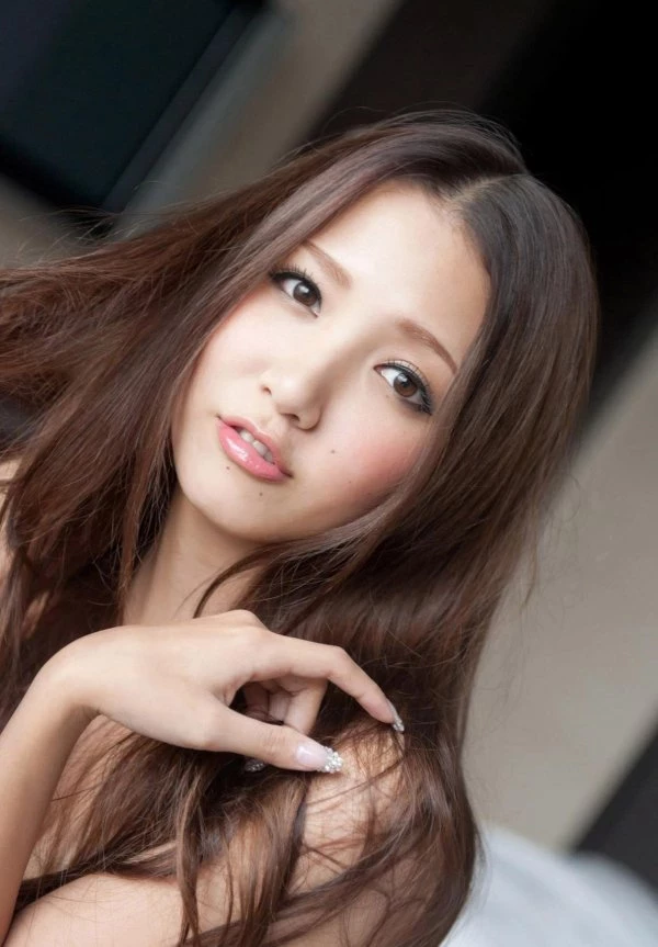 友田彩也香 スレンダーな淫乱美女が快楽に溺れる