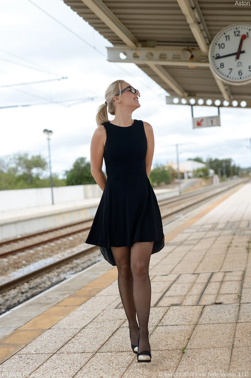 Kinky MILF Aston inserts glasses in her cunt while waiting for a train to come [19P]