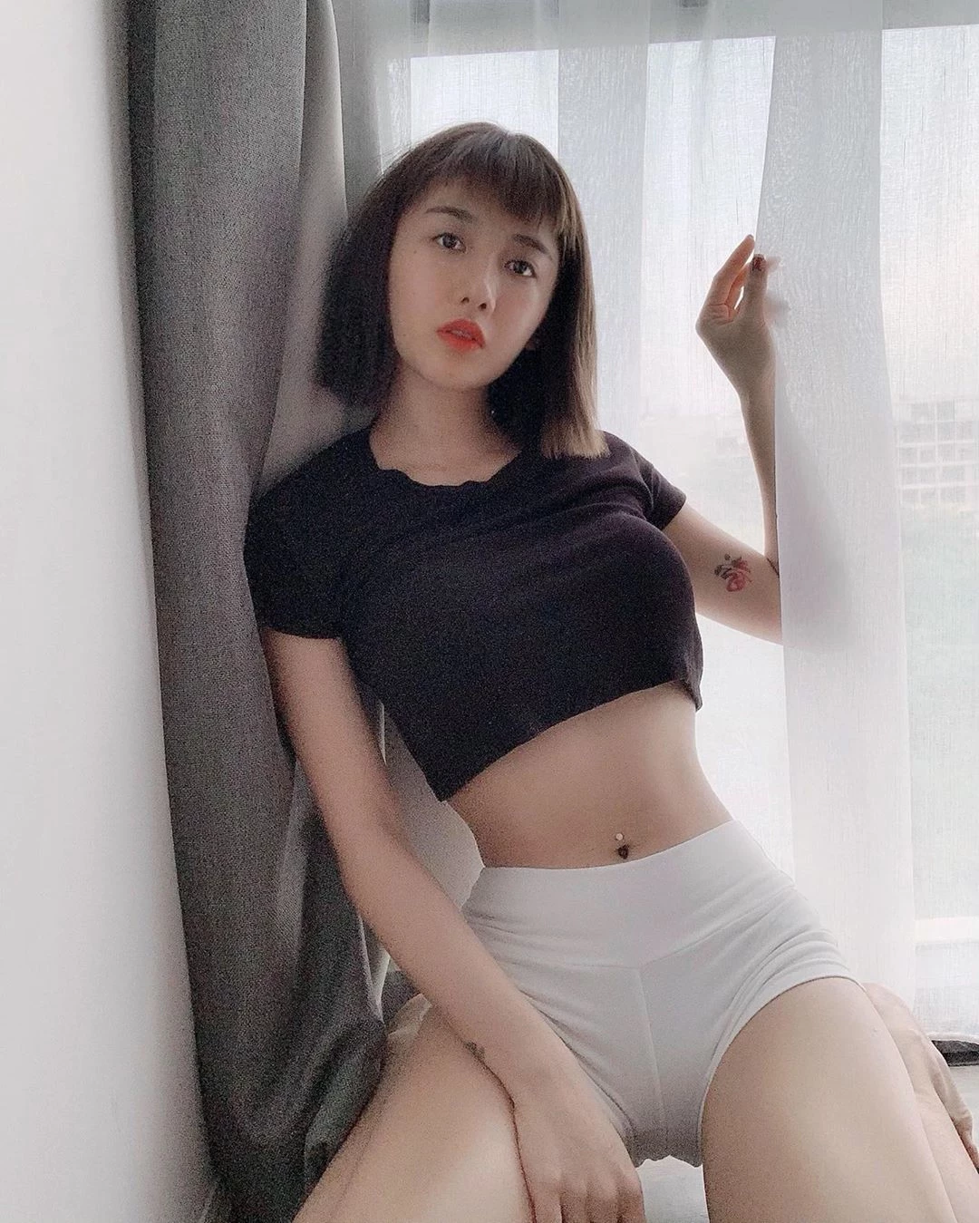 狂泄丰满乳汁 清纯萌妹超美美背真妩媚