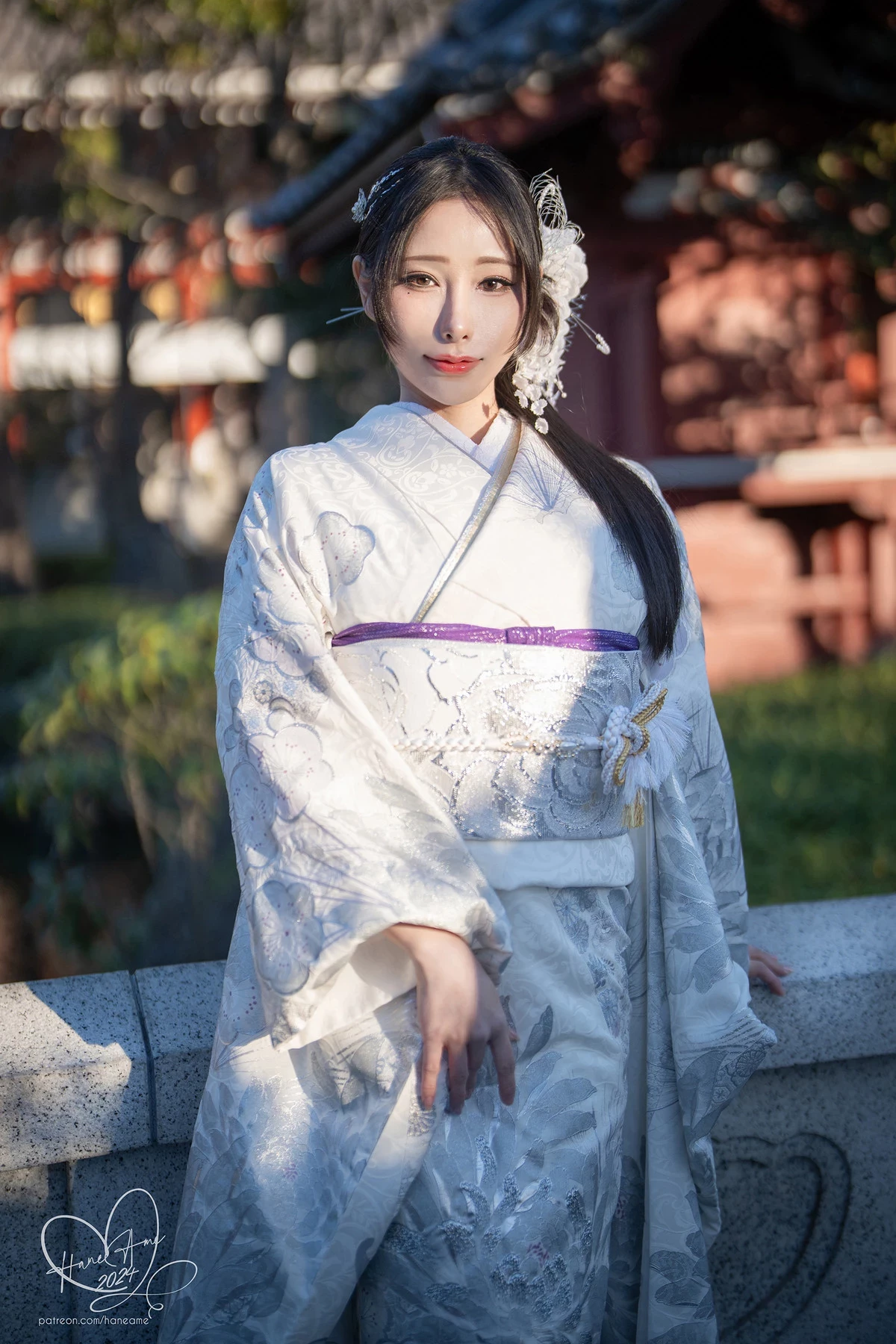 Coser美女雨波_HaneAme新年和服主题寺庙外性感银白色和服秀曼妙身姿迷人诱惑写真32P