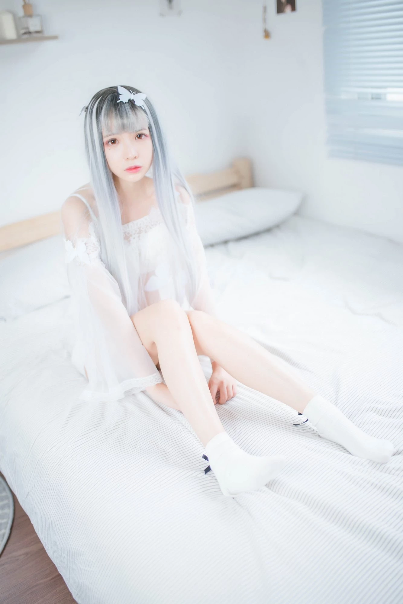 [COSER] 疯猫ss – 透明白沙的诱惑少女写真