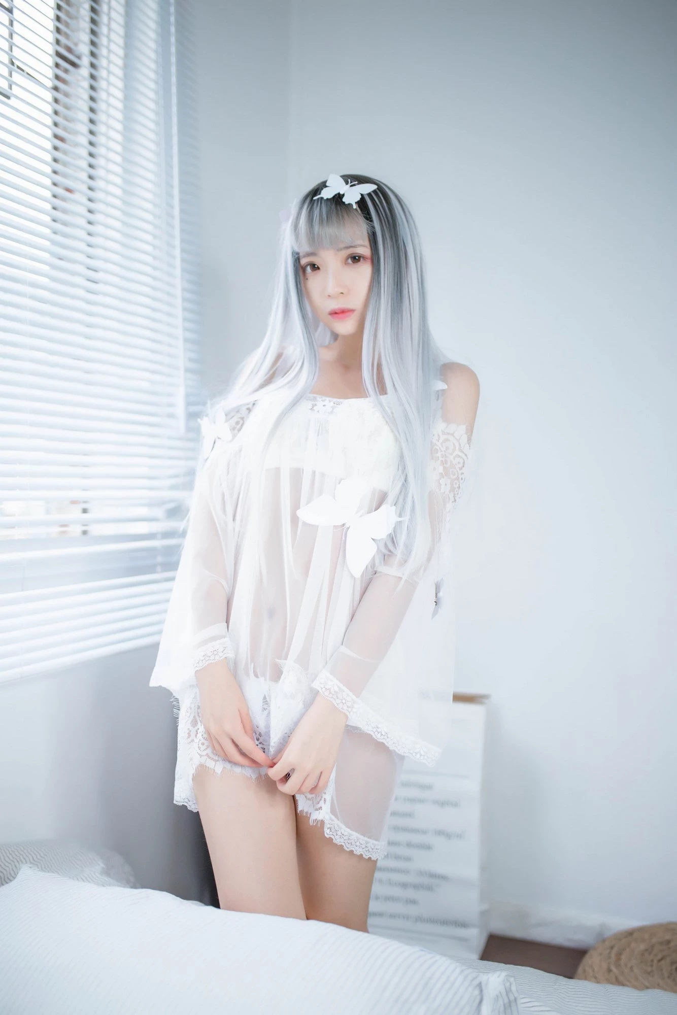 [COSER] 疯猫ss – 透明白沙的诱惑少女写真