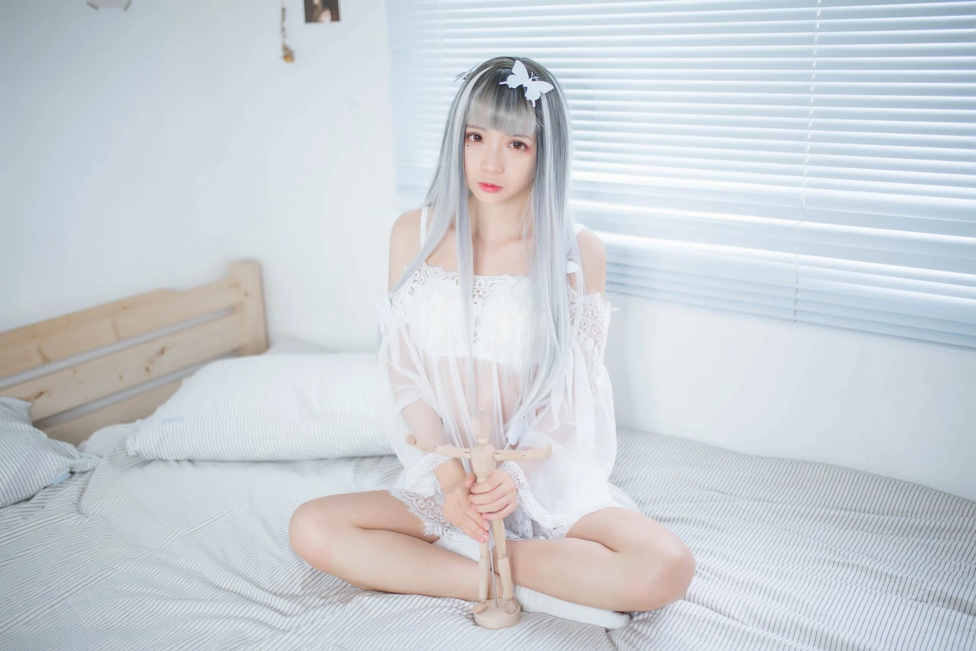 [COSER] 疯猫ss – 透明白沙的诱惑少女写真