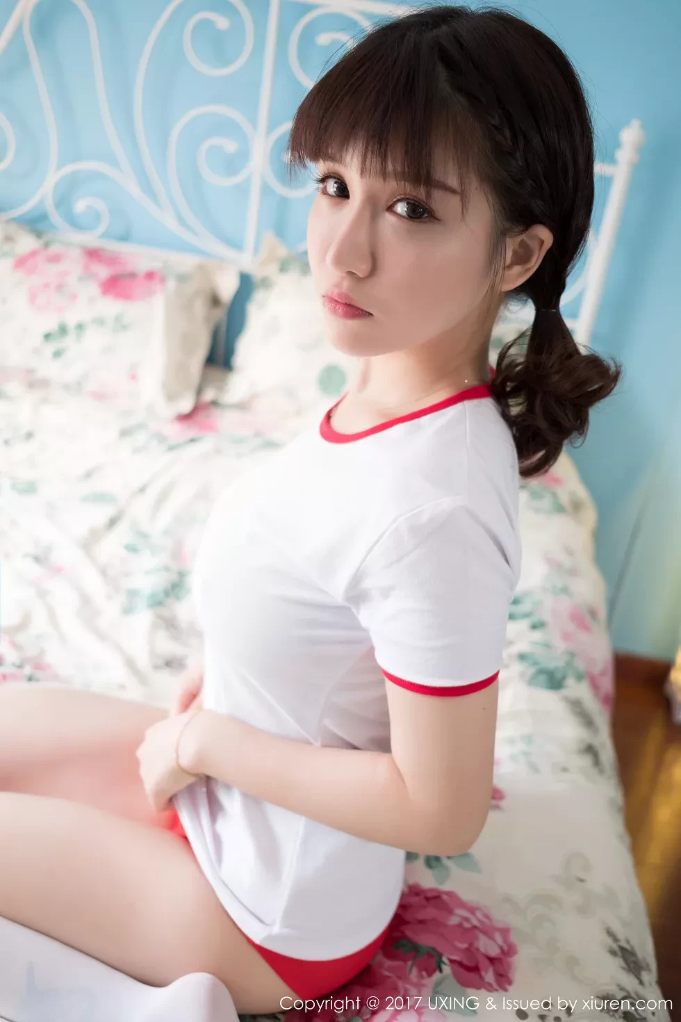 [UXING优星馆]Vol.040_嫩模K8傲娇萌萌Vivian居家大床上体操服可爱萌动写真60P