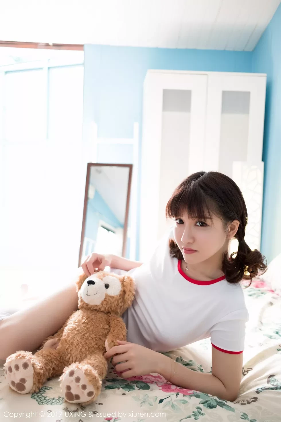 [UXING优星馆]Vol.040_嫩模K8傲娇萌萌Vivian居家大床上体操服可爱萌动写真60P