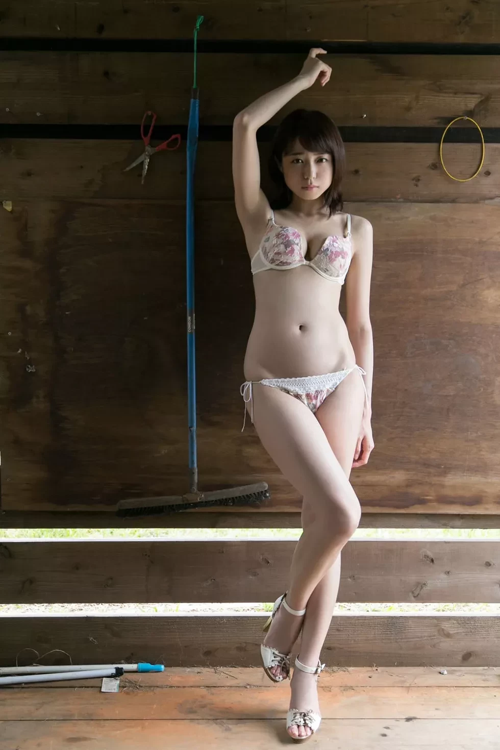 [YS Web]Vol.683_日本美女艺人中村静香甜美迷人性感系列写真99P