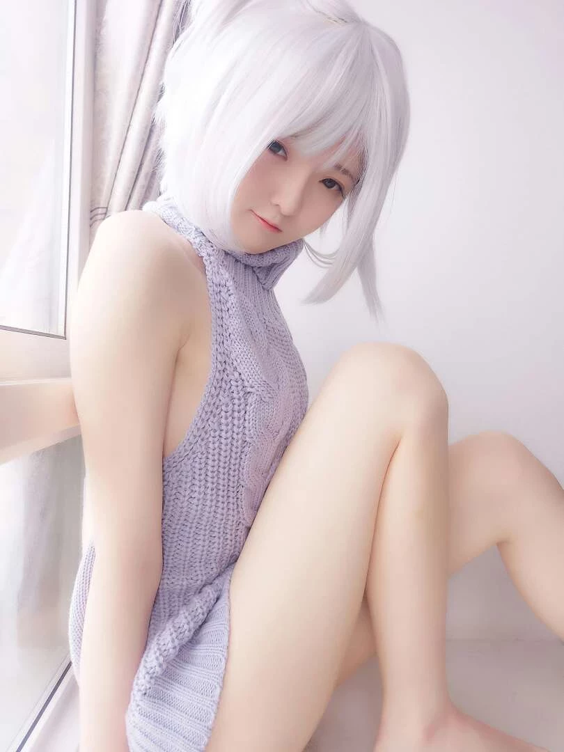 萝莉少女的毛衣写真[CN：一小央泽]