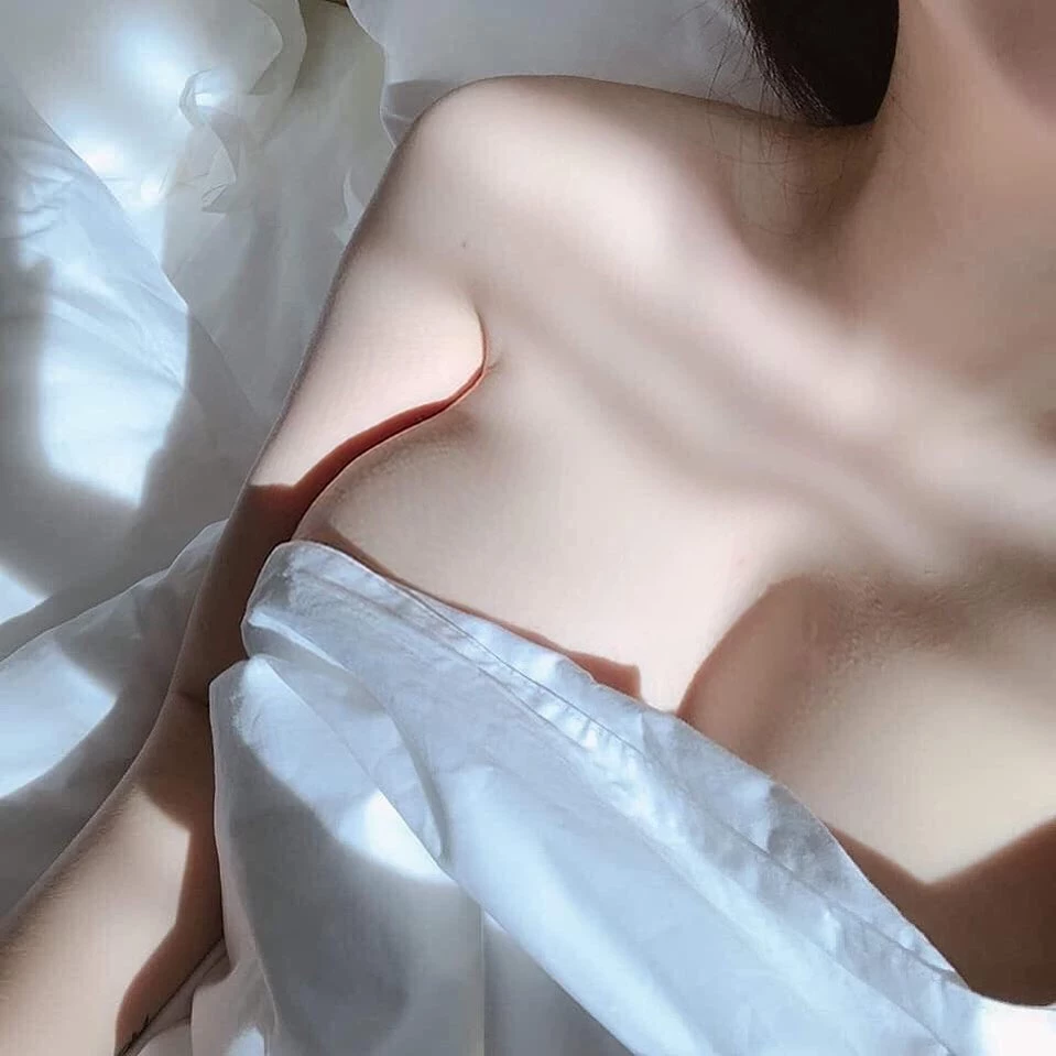 侧乳邪恶视角过于暴力 超深乳沟看了一览无遗