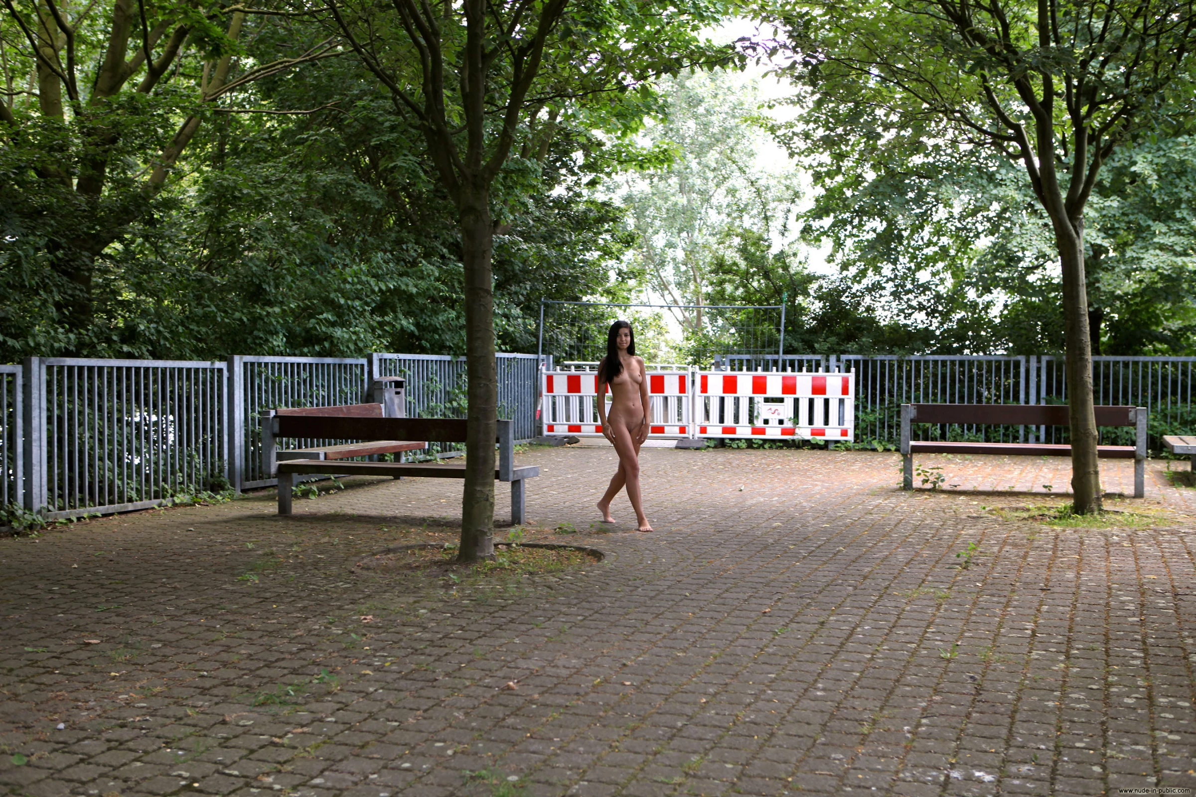 Nika V public nude walk in city [195P]