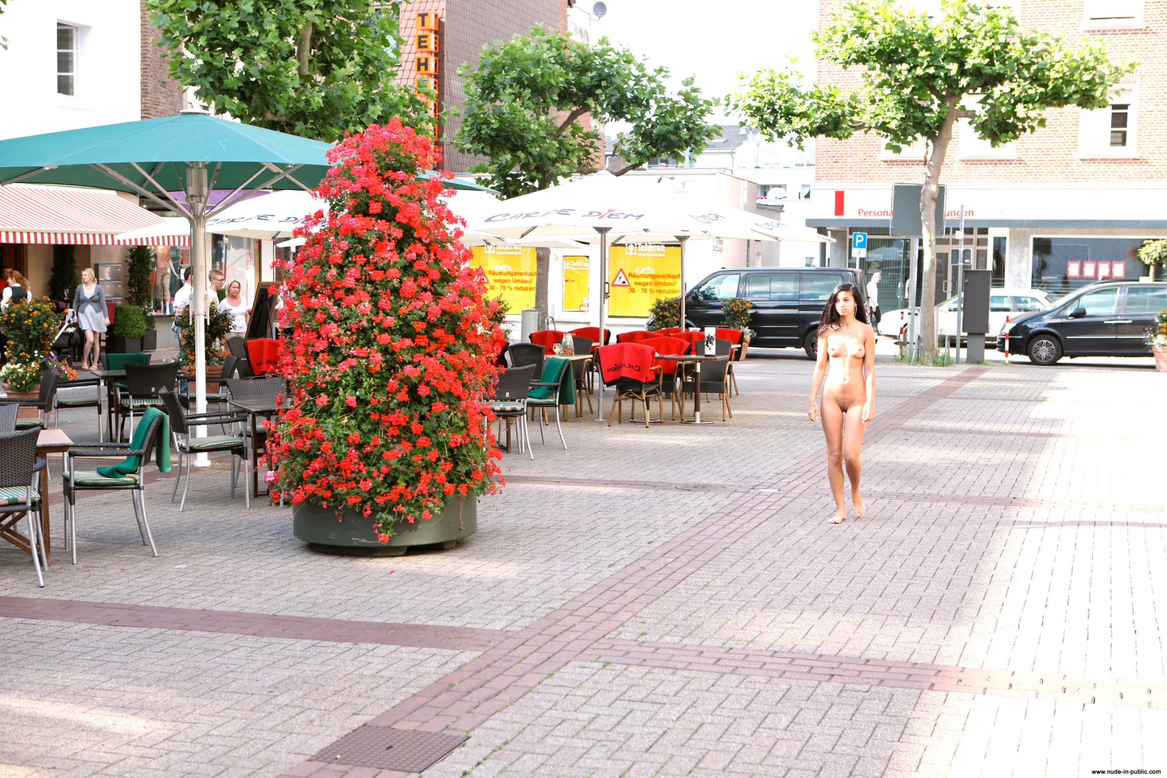 Nika V public nude walk in city [195P]