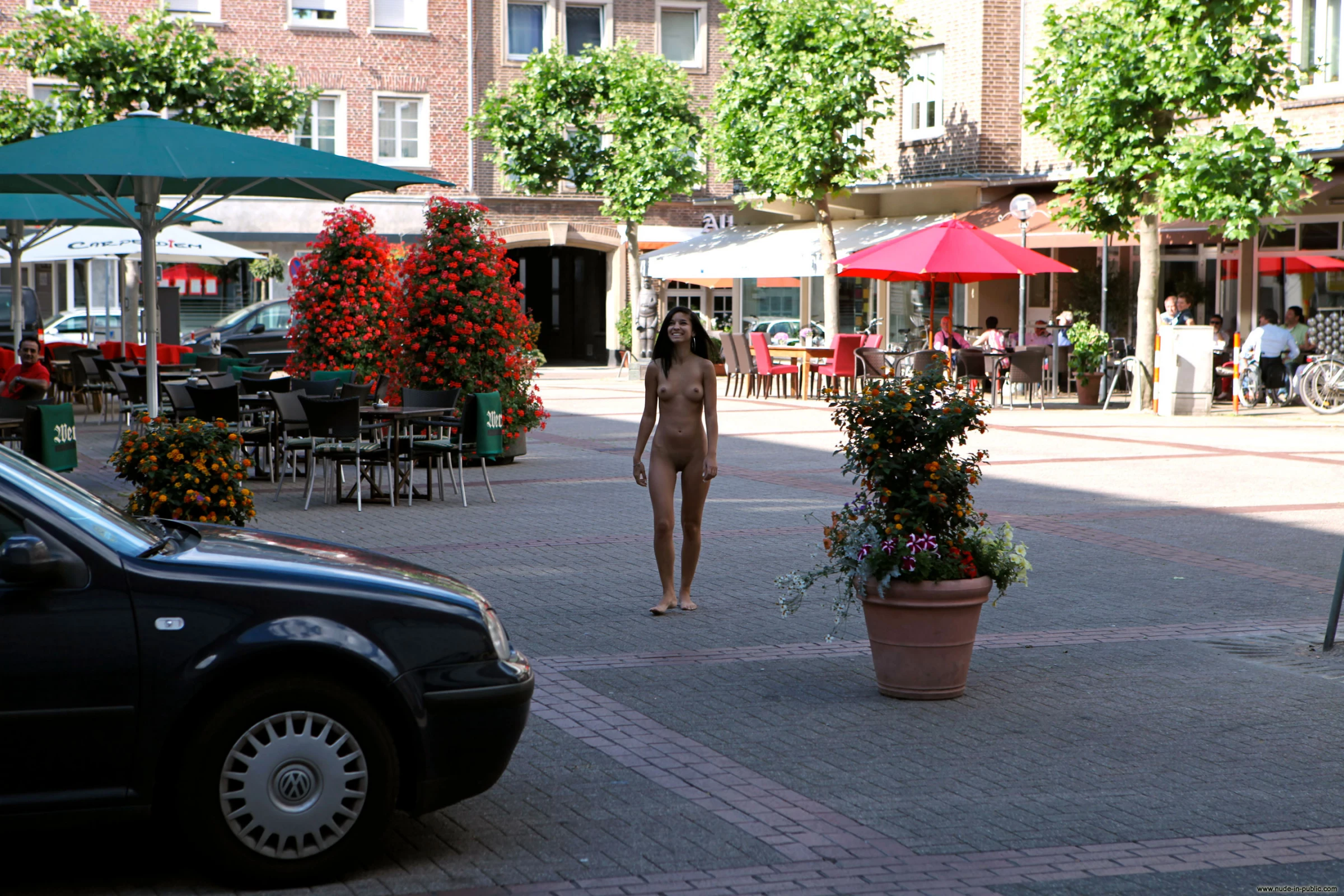 Nika V public nude walk in city [195P]