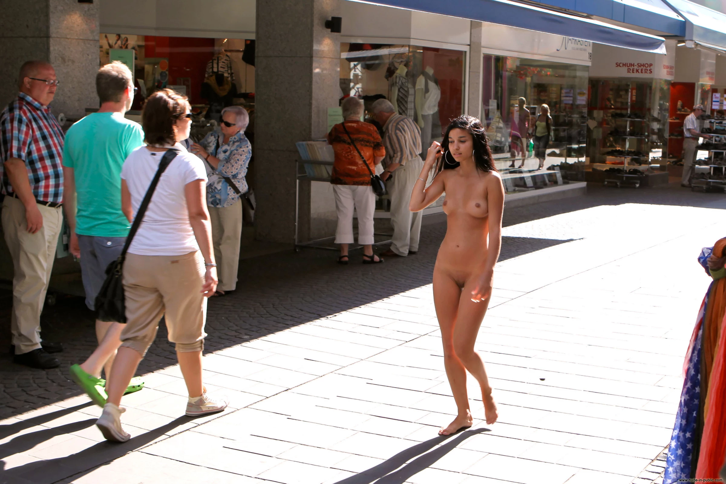 Nika V public nude walk in city [195P]