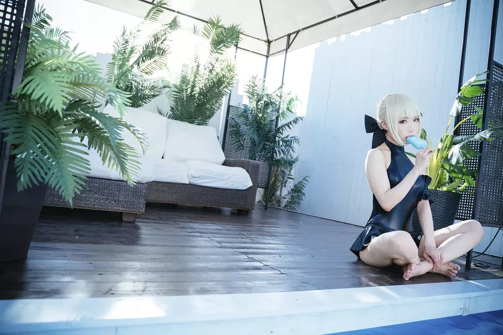 [Cosplay精选]《HeartBreak Morgan》吃雪糕的紧身衣妹子性感写真243P