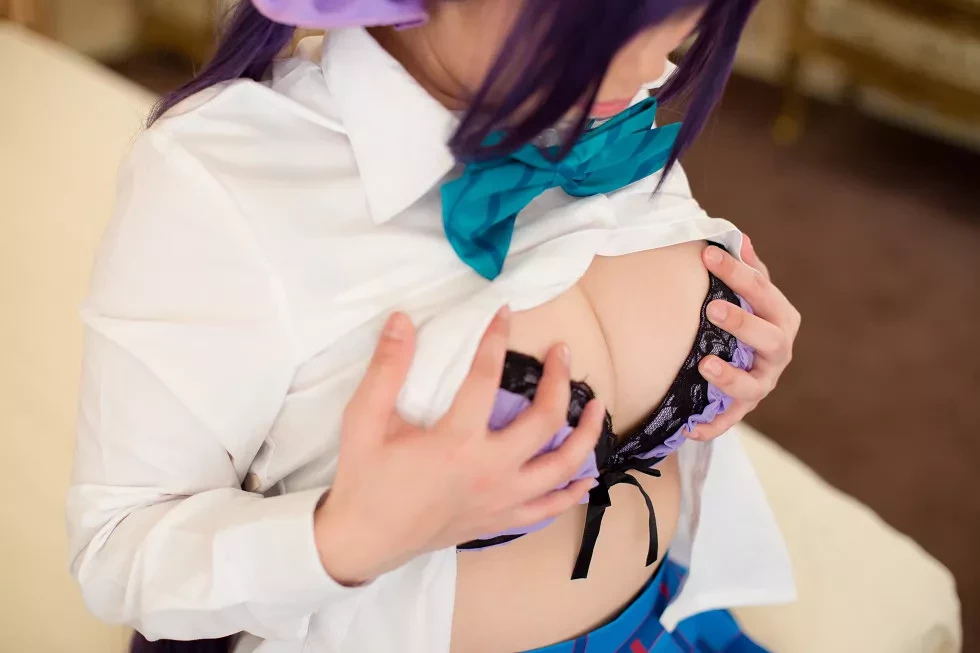 [Cosplay精选]COS正片《は紫や》图集丰满美少女粉红薄纱裙秀豪乳写真200P