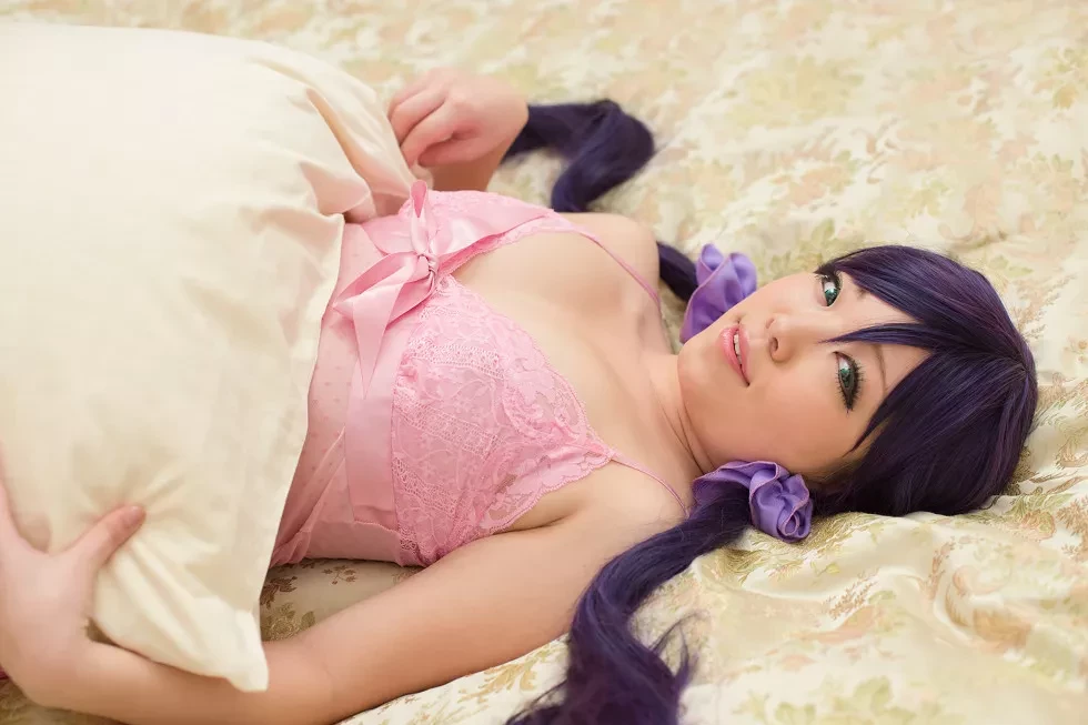 [Cosplay精选]COS正片《は紫や》图集丰满美少女粉红薄纱裙秀豪乳写真200P