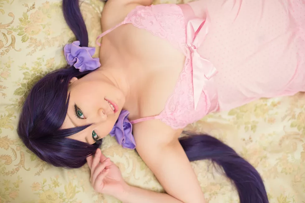 [Cosplay精选]COS正片《は紫や》图集丰满美少女粉红薄纱裙秀豪乳写真200P