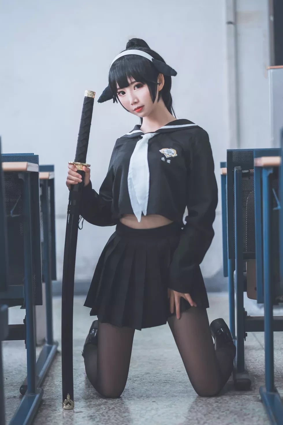 [Cosplay精选]可爱人气Coser面饼仙儿–高雄仙儿黑丝裤袜完美诱惑写真34P