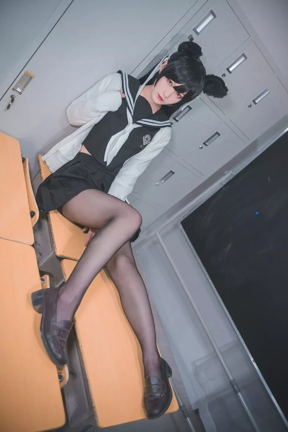 [Cosplay精选]动漫博主铁板烧鬼舞w爱宕系列JK制服 吊带蕾丝袜诱惑写真41P