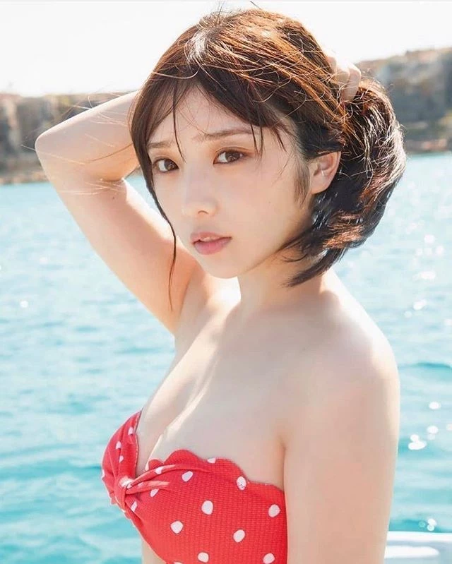 “乃木坂第一巨乳”与田祐希写真解放“深沟美胸”大成功！