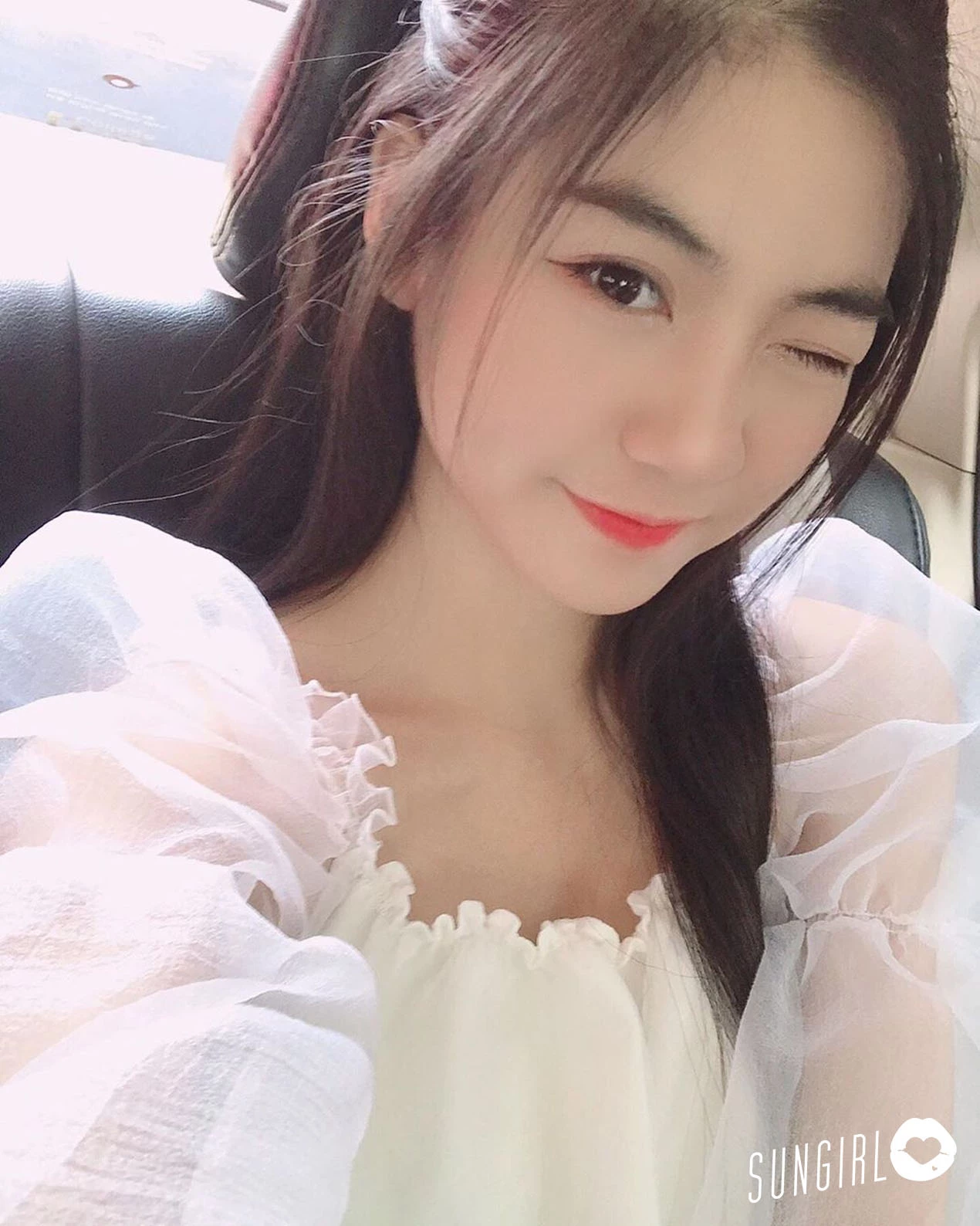 Nguyễn Bùi Nam Phương 越南女学生毕业照爆红