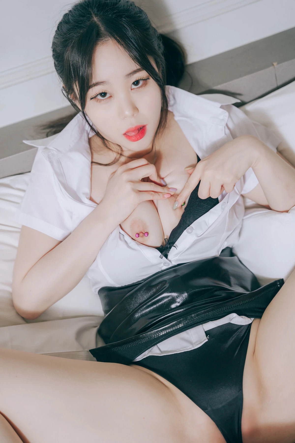 [Suyeon 수연] OL白皙嫩乳绷出 令人惊喜 [81P]