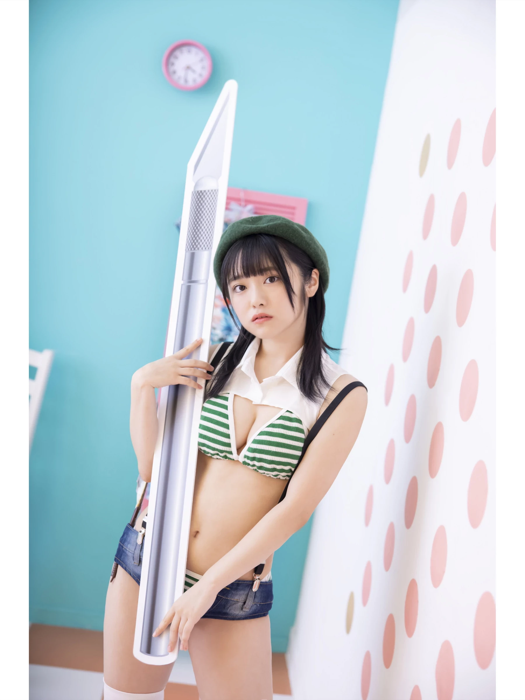 冈田彩梦 デジタル写真集 キミとキャンバスライフ！ [50P]