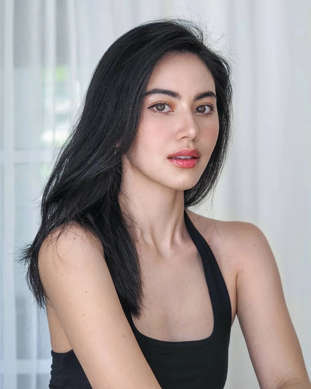 泰国／比利时混血第一美女“Davika Hoorne”深邃电眼令人倾心