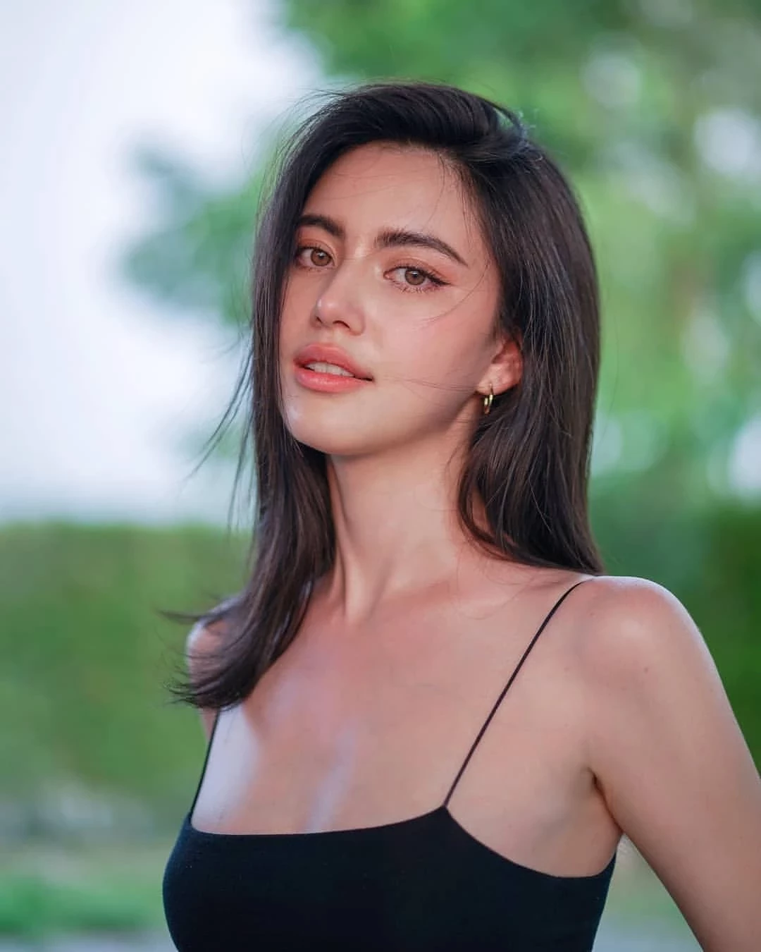 泰国／比利时混血第一美女“Davika Hoorne”深邃电眼令人倾心