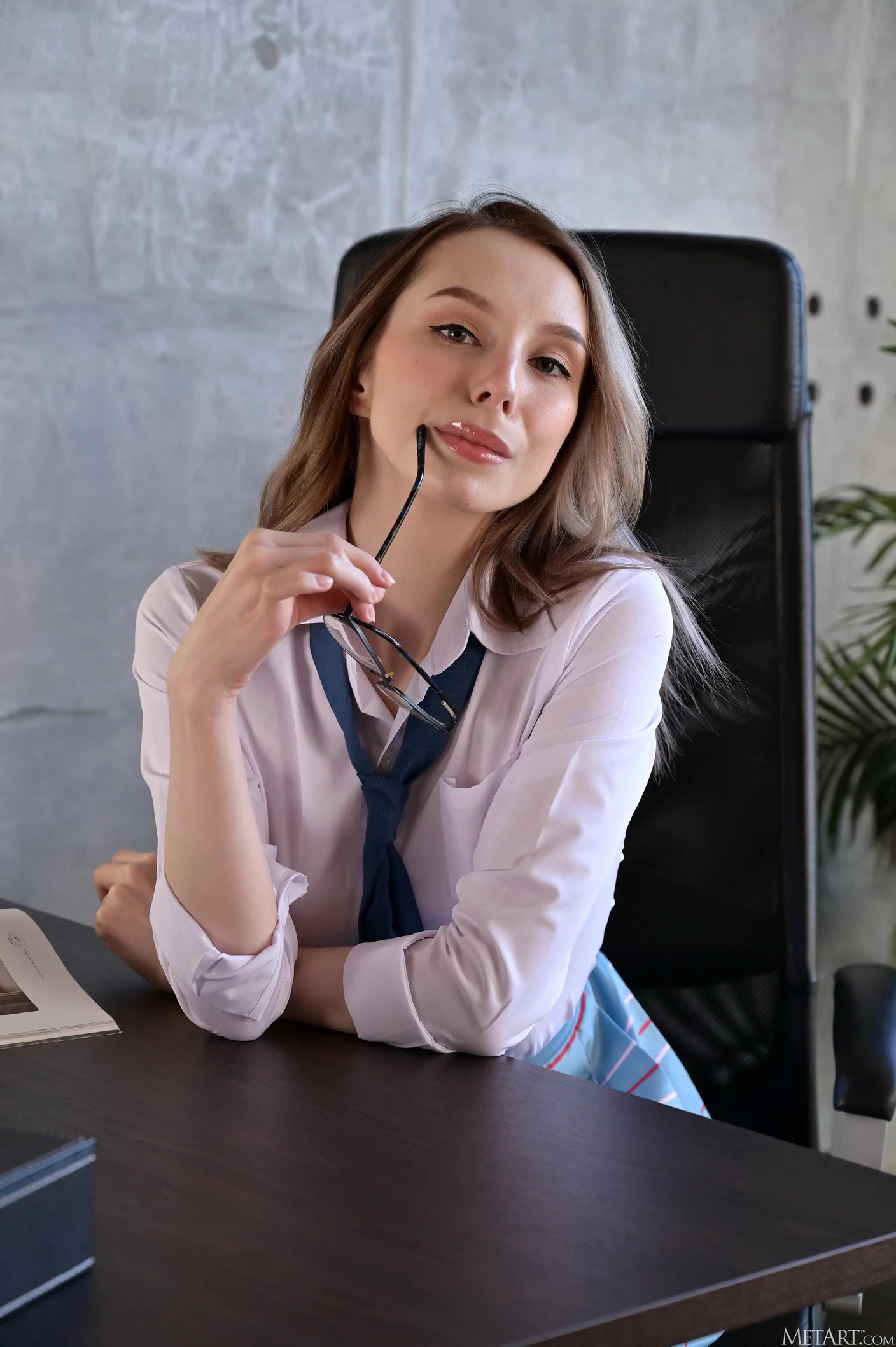 Tora Reeves Desk Job [110P]