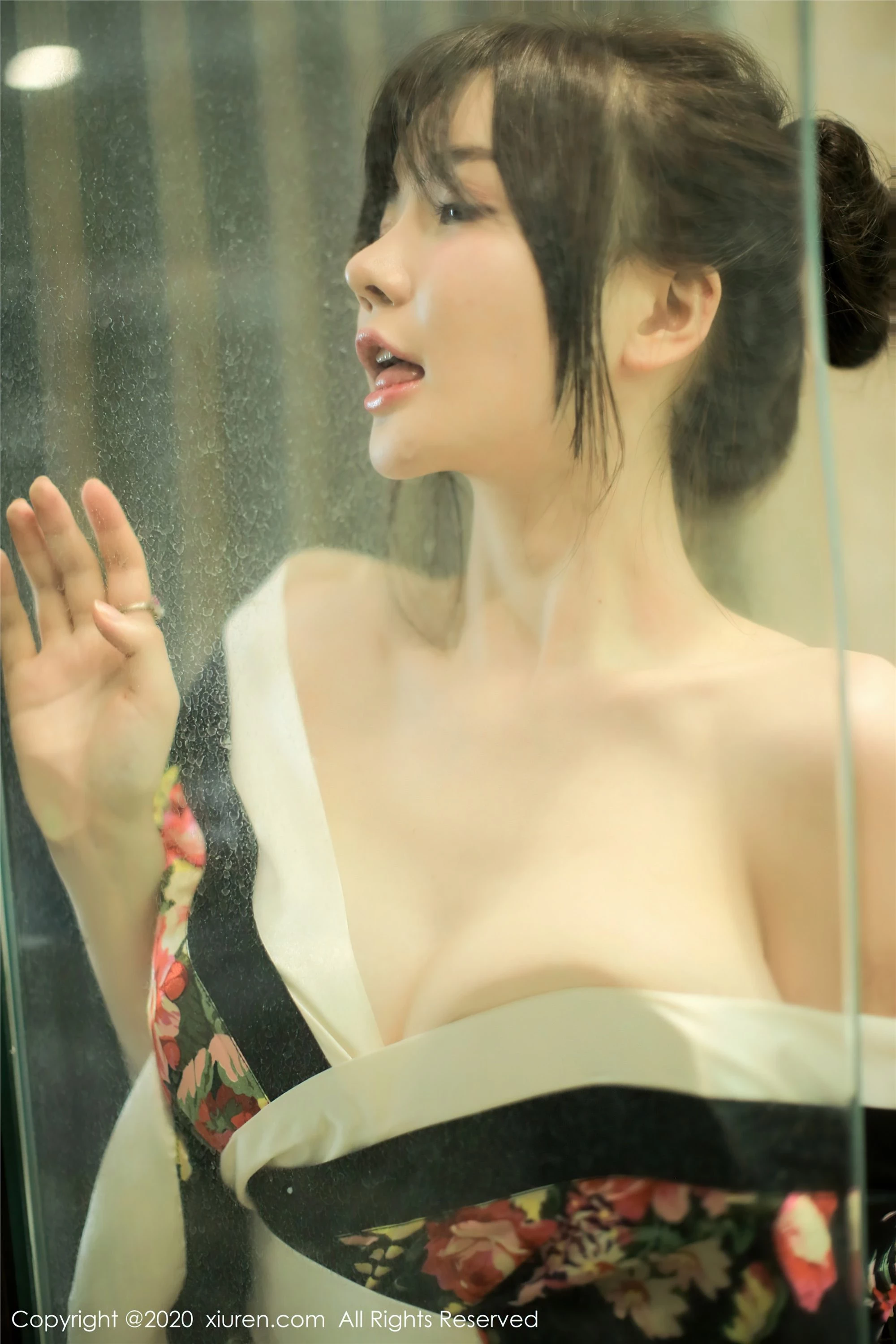 [Xiuren秀人网系列]2020.09.21 Vol.2581 糯美子Mini 完整版无水印写真[44P]