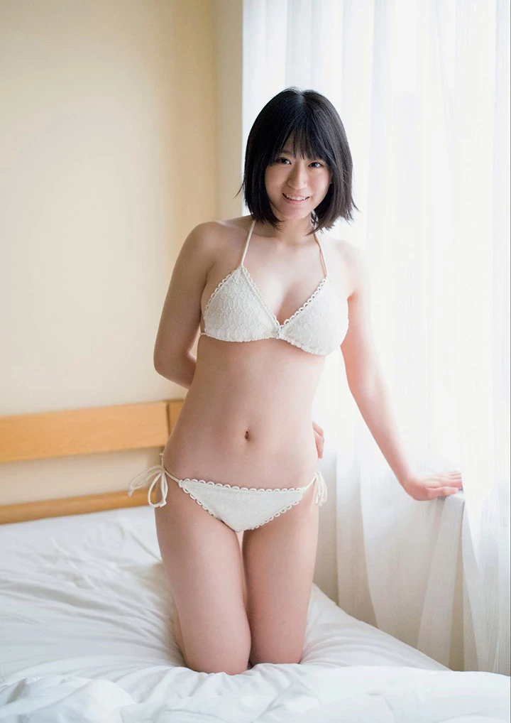 19岁上西怜凭F杯美乳成AKB48集团首席写真皇后