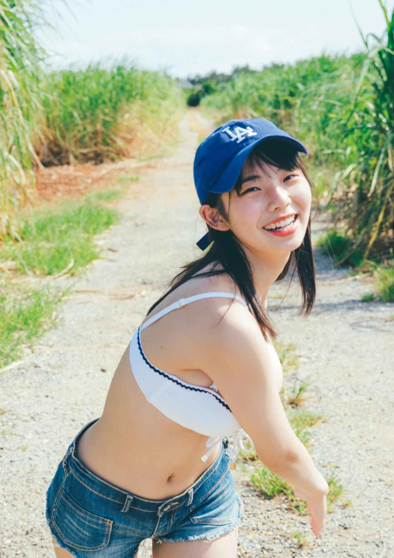 [菊地姫奈] 丰满巨乳太撩人 性感写真照真的太喷血了 [25P]