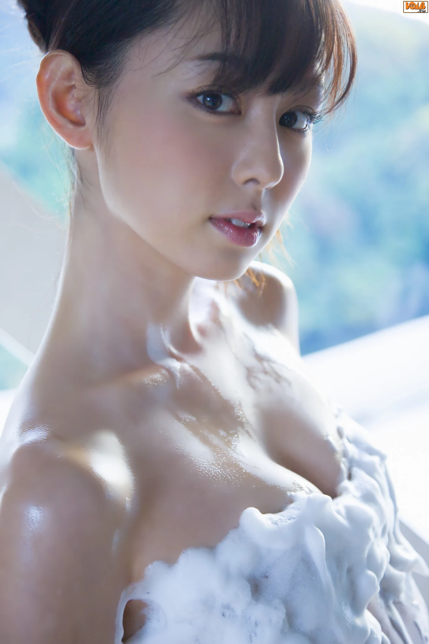 2009.05 Rina Akiyama [30P]