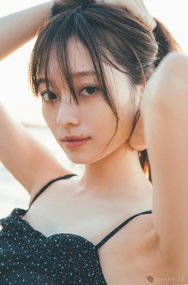 乃木坂46梅泽美波推出首本写真模特儿性感魅力全开