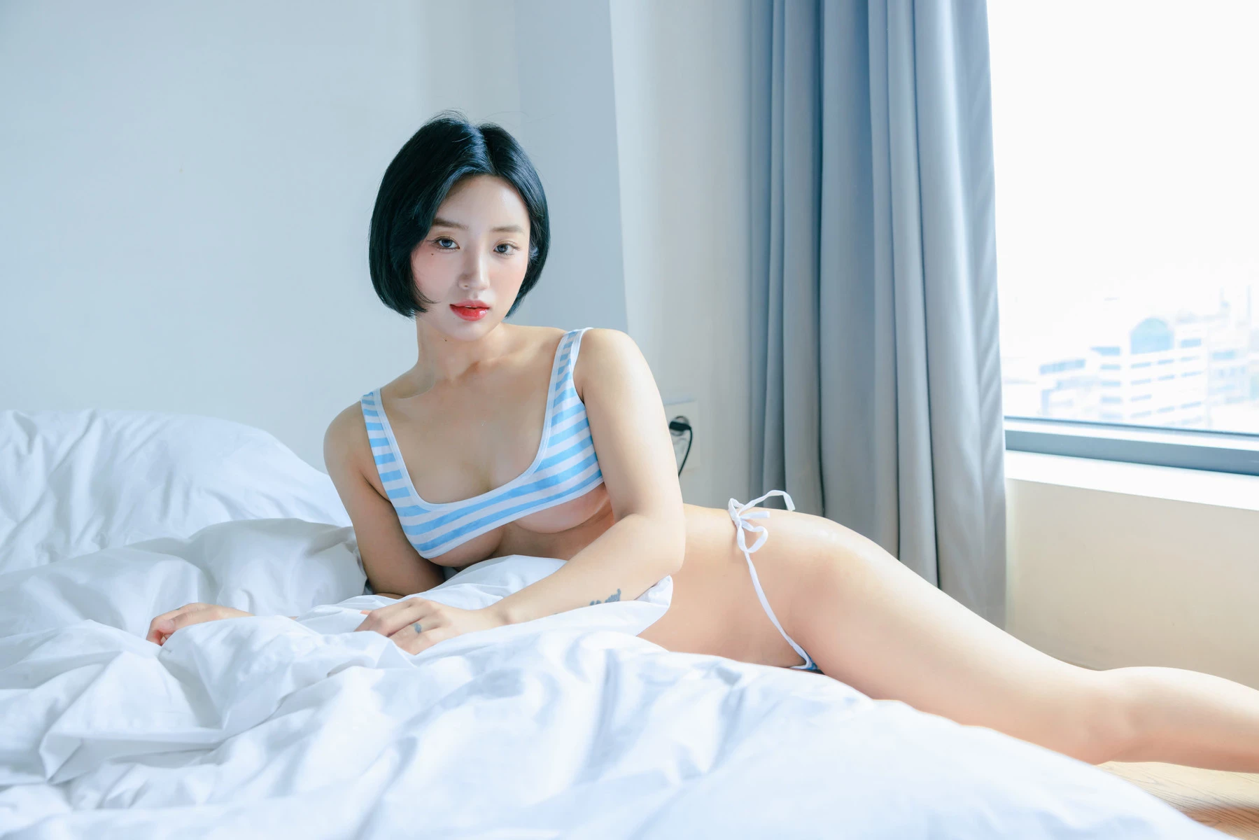 [Booty Queen] 纤细美腿瞬间征服腿控 火辣到极点 [85P]