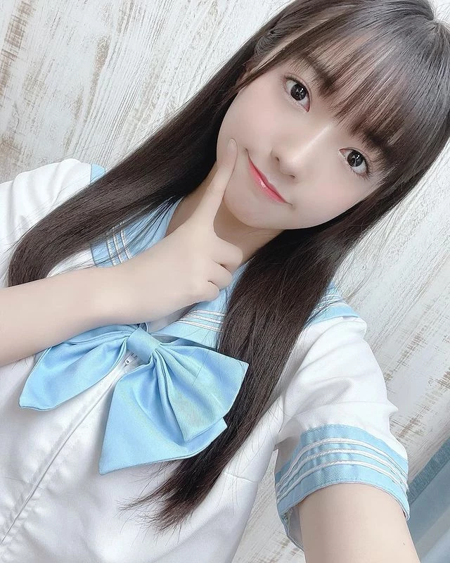 制服内藏着“Ｇ乳核弹”！美少女《樱田爱音》19岁好身材校服包不住！