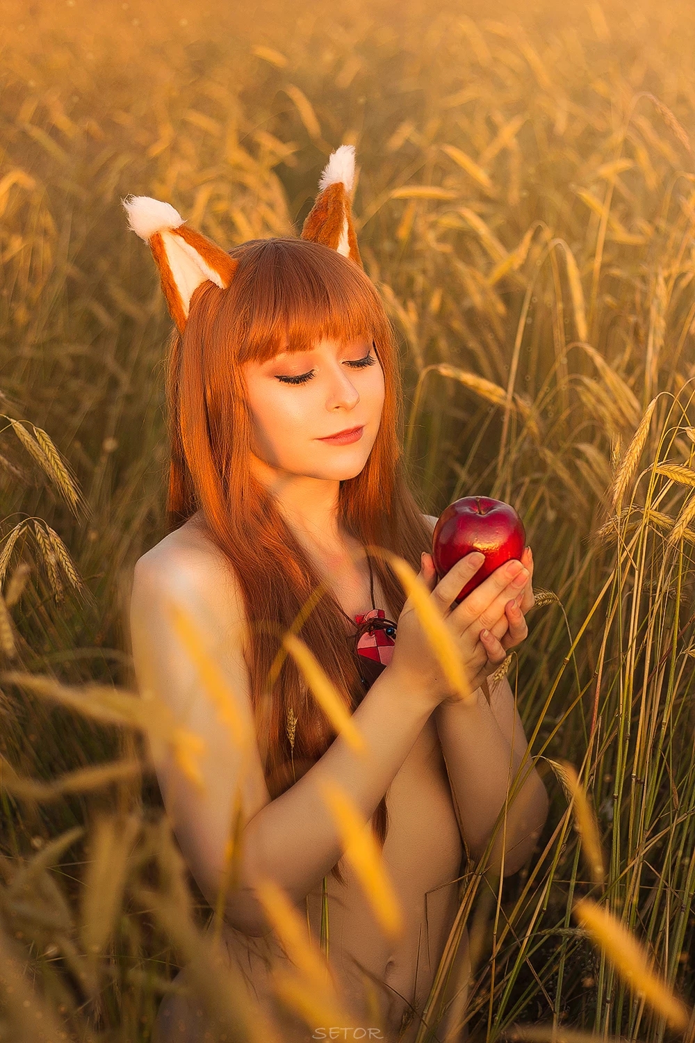 KyrieFox Holo cosplay