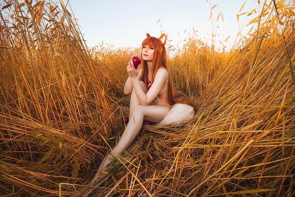 KyrieFox Holo cosplay