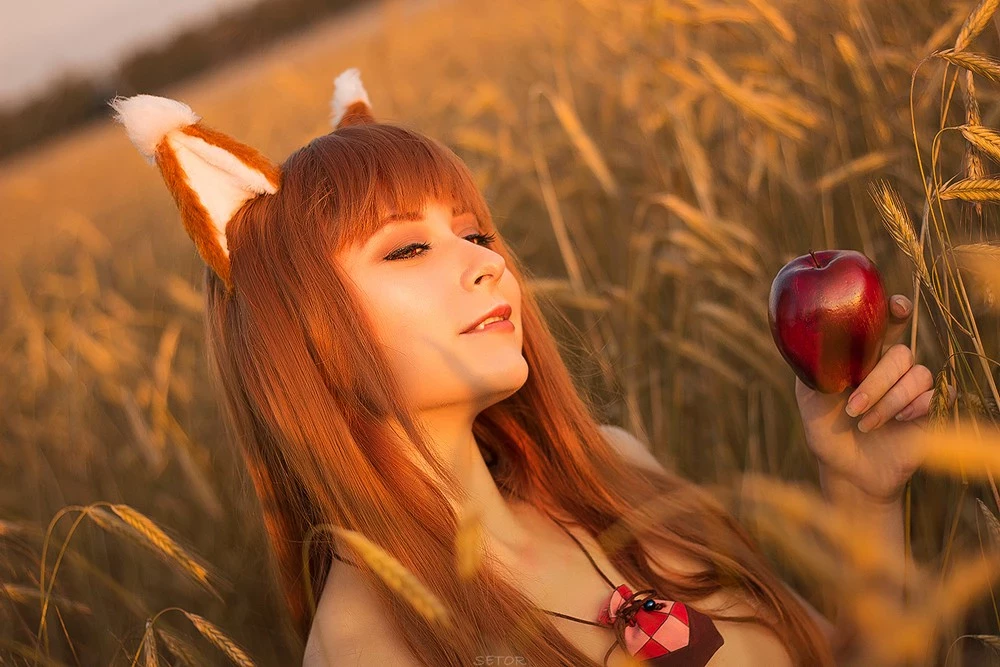 KyrieFox Holo cosplay